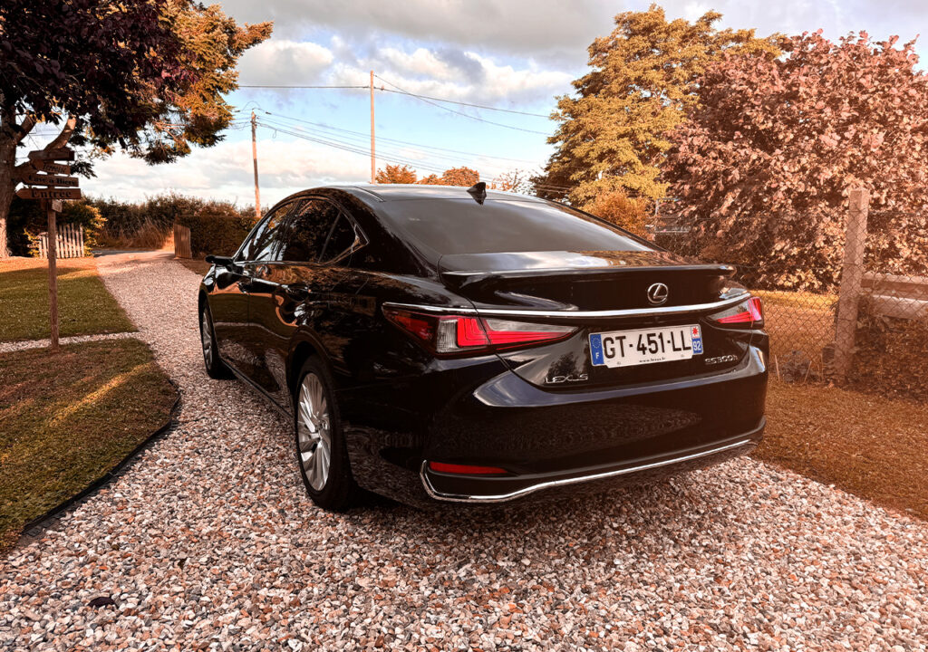 Lexus ES 300h 2024 prix essai