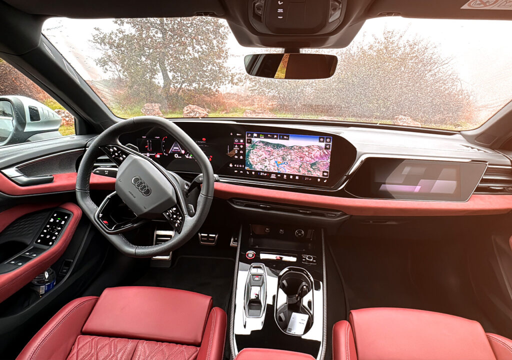 intérieur cuir rouge Audi S5 Avant 2025