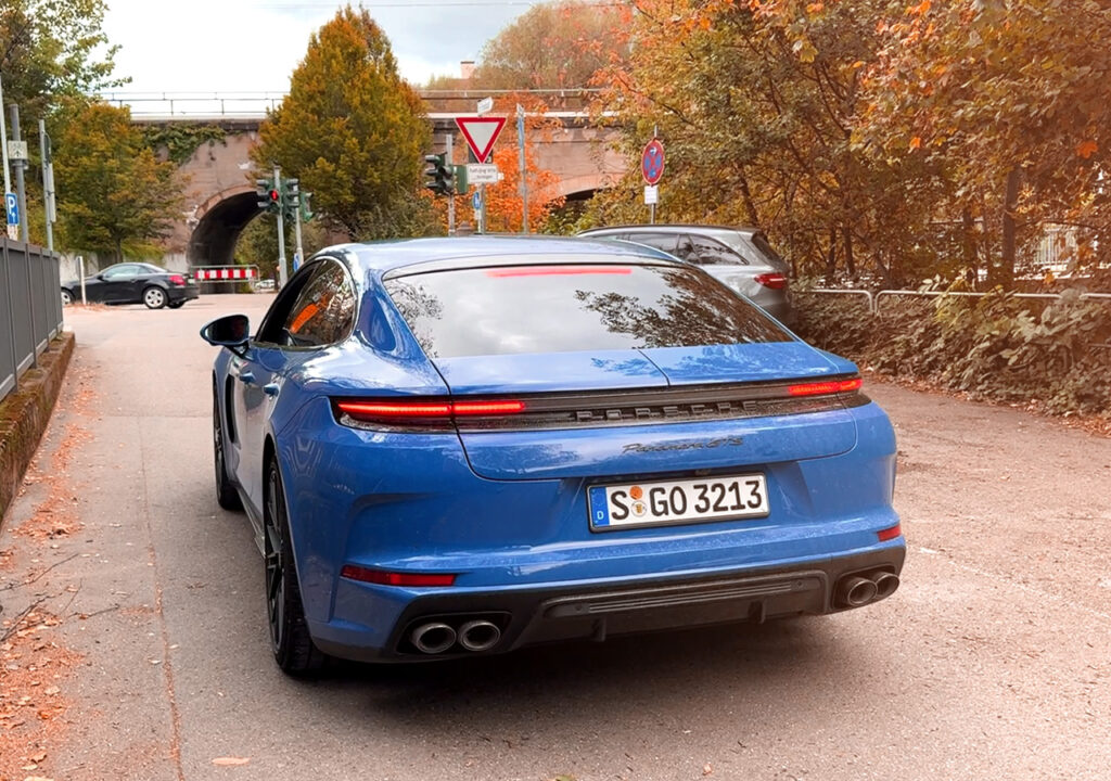 Porsche Panamera GTS 2025 bleue