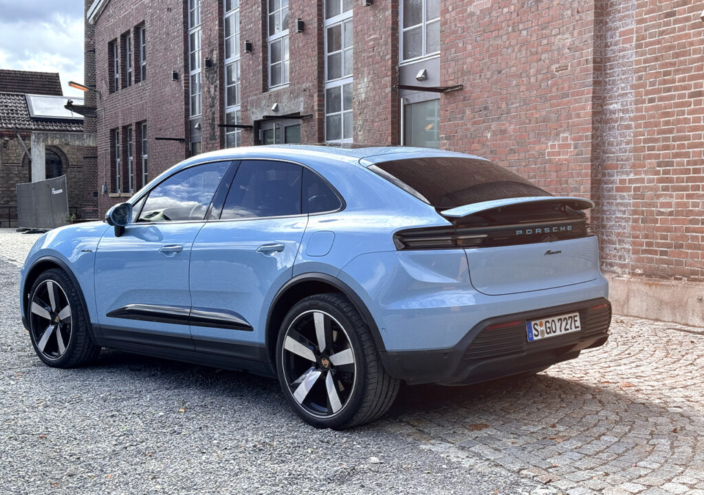 Porsche Macan Rwd electric 2025